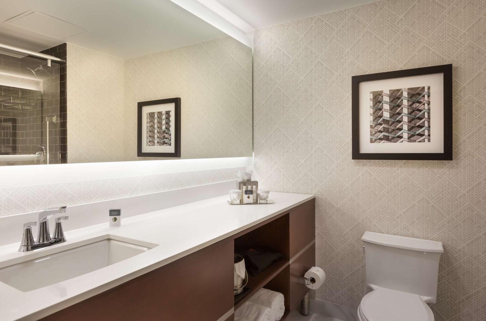 Doubletree By Hilton Hotel & Suites Houston By The Galleria エクステリア 写真
